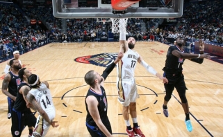 "Pelikanai" su solidžiu Valančiūnu skrieja link NBA įkrintamųjų